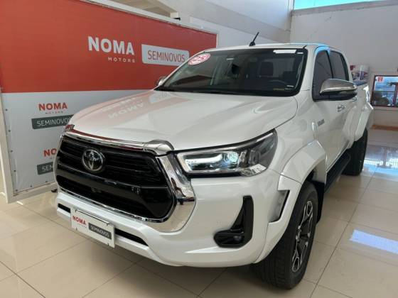 TOYOTA HILUX 2.8 D-4D TURBO DIESEL CD SRX PLUS 4X4 AUTOMÁTICO
